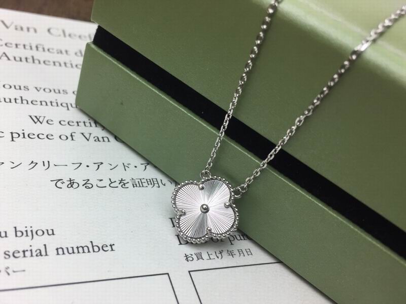 Van Cleef & Arpels necklace 12yxq32